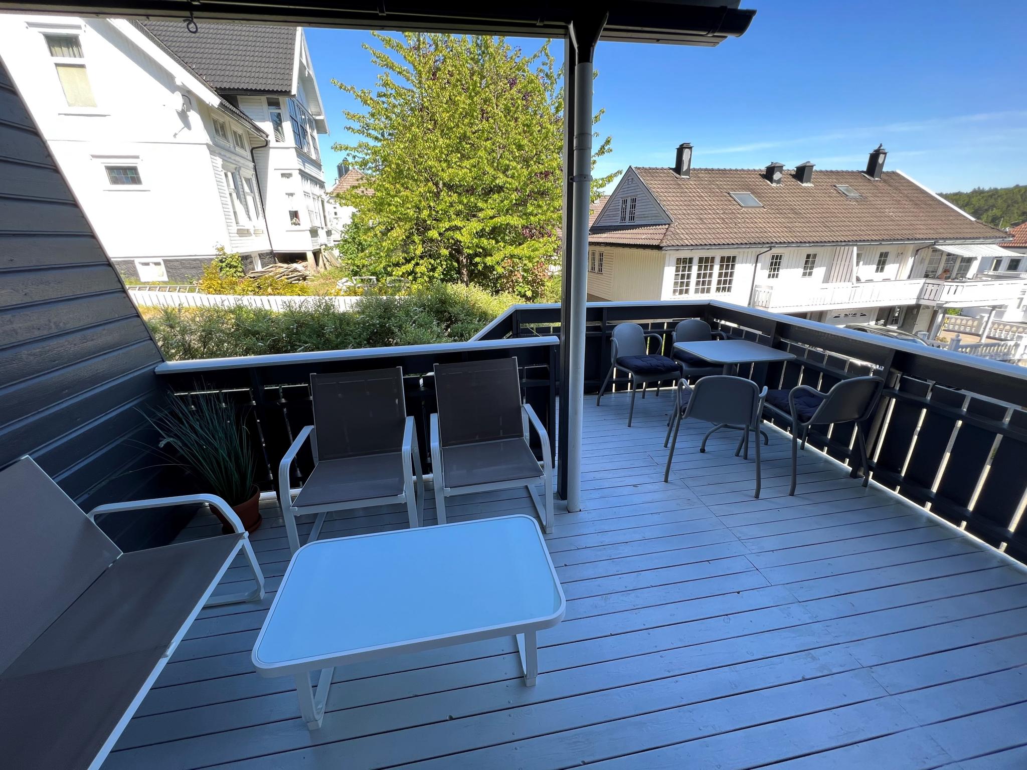 Veranda med trapp til hage